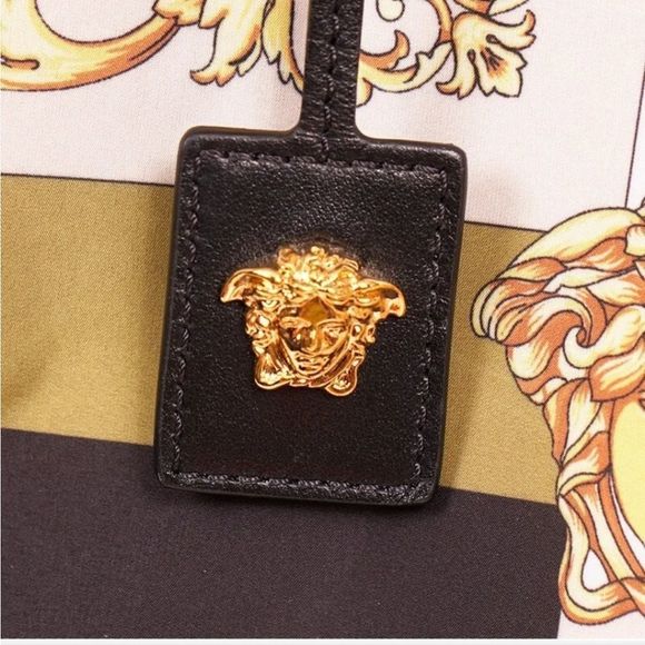 Versace Tote (SOLD OUT) - Picture 4 of 11